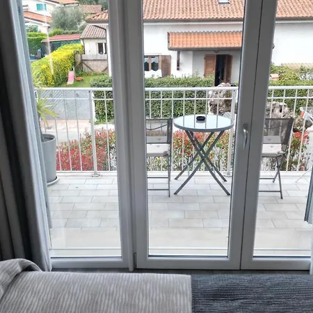 La Brise * مارينا دي بييتراسانْت