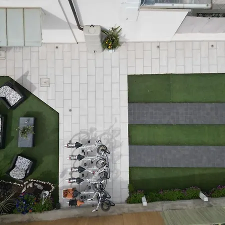 La Brise 3* مارينا دي بييتراسانْت